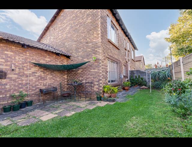 2 BEDROOM TOWNHOUSE FOR SALE IN ALLEN'S NEK